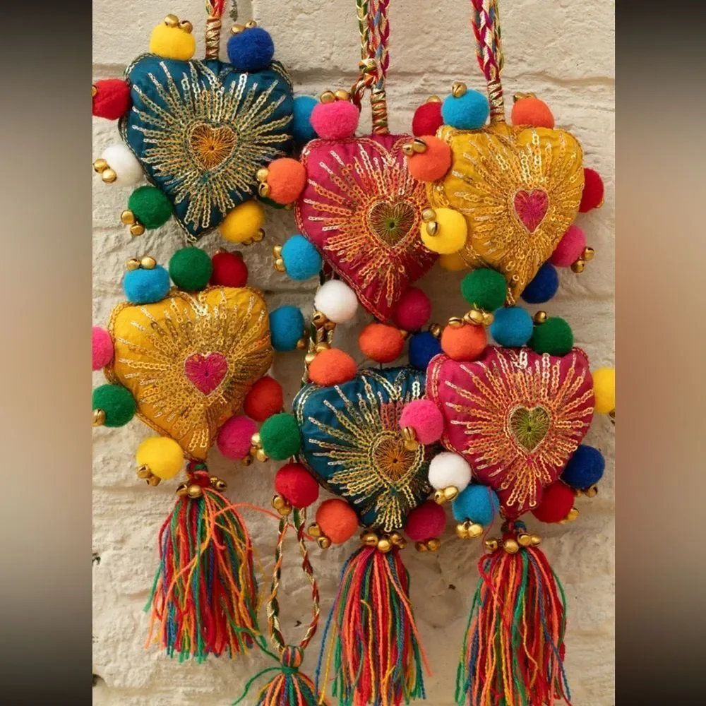 TABASSUM PAKISTANI DESIGNER HAND CRAFTED HAIR ACCESSORY PARANDA INDIAN BRIDAL - Picture 2 of 3